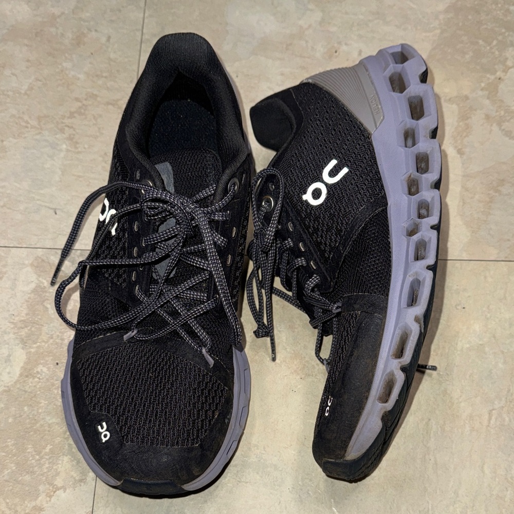 On Running Size 7 women’s Cloudstratus Black and Gray Athletic Shoes sneakers